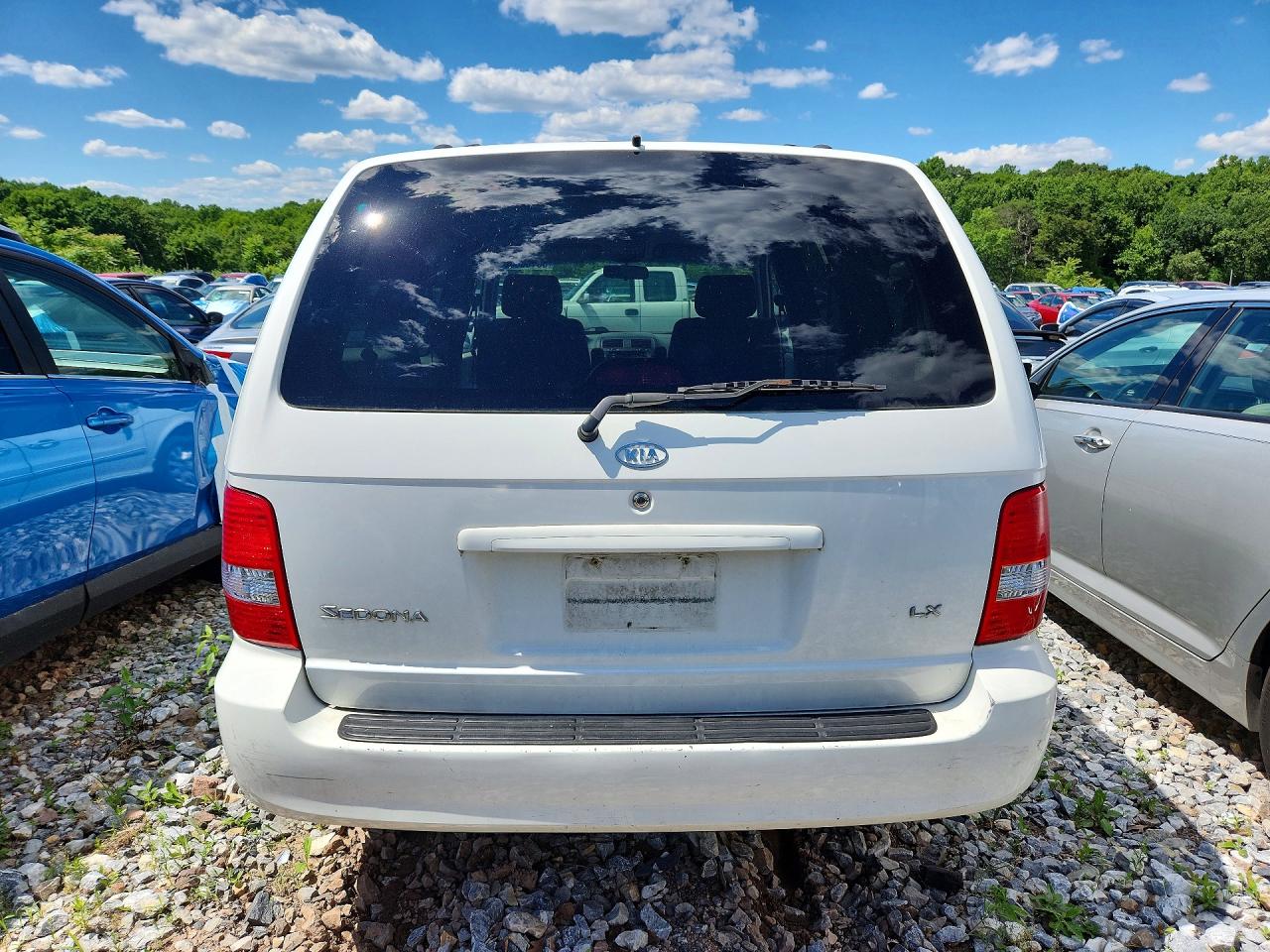 2005 Kia Sedona Lx Белый vin: KNDUP132756679088