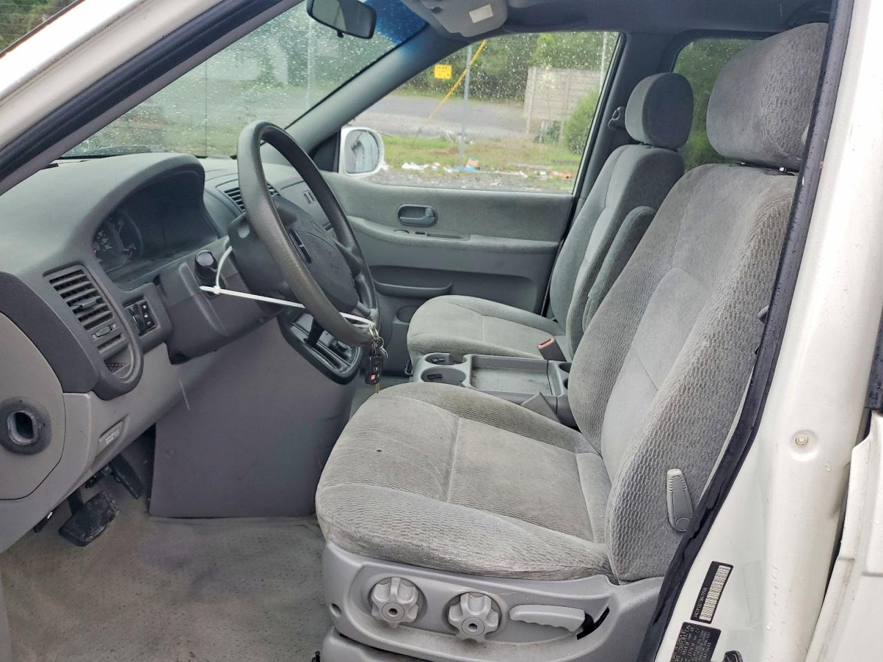 2005 Kia Sedona Lx Белый vin: KNDUP132756679088