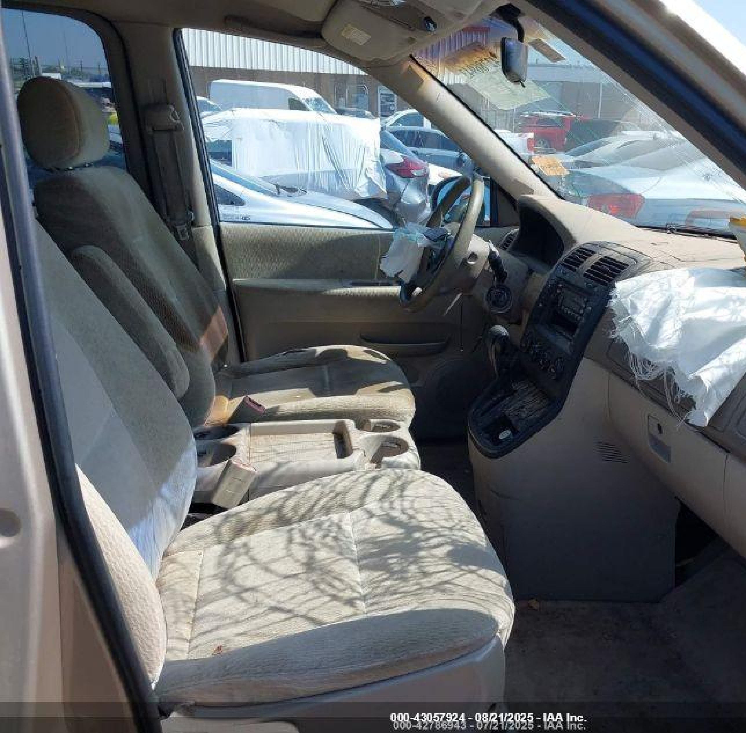 2005 Kia Sedona Ex/lx Beige vin: KNDUP132756707892