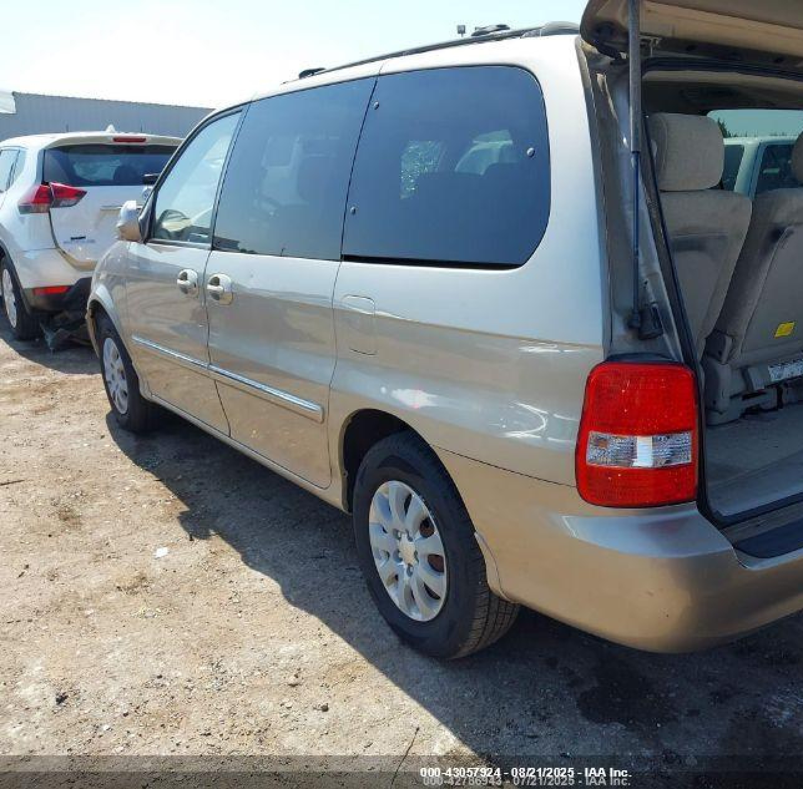 2005 Kia Sedona Ex/lx Beige vin: KNDUP132756707892