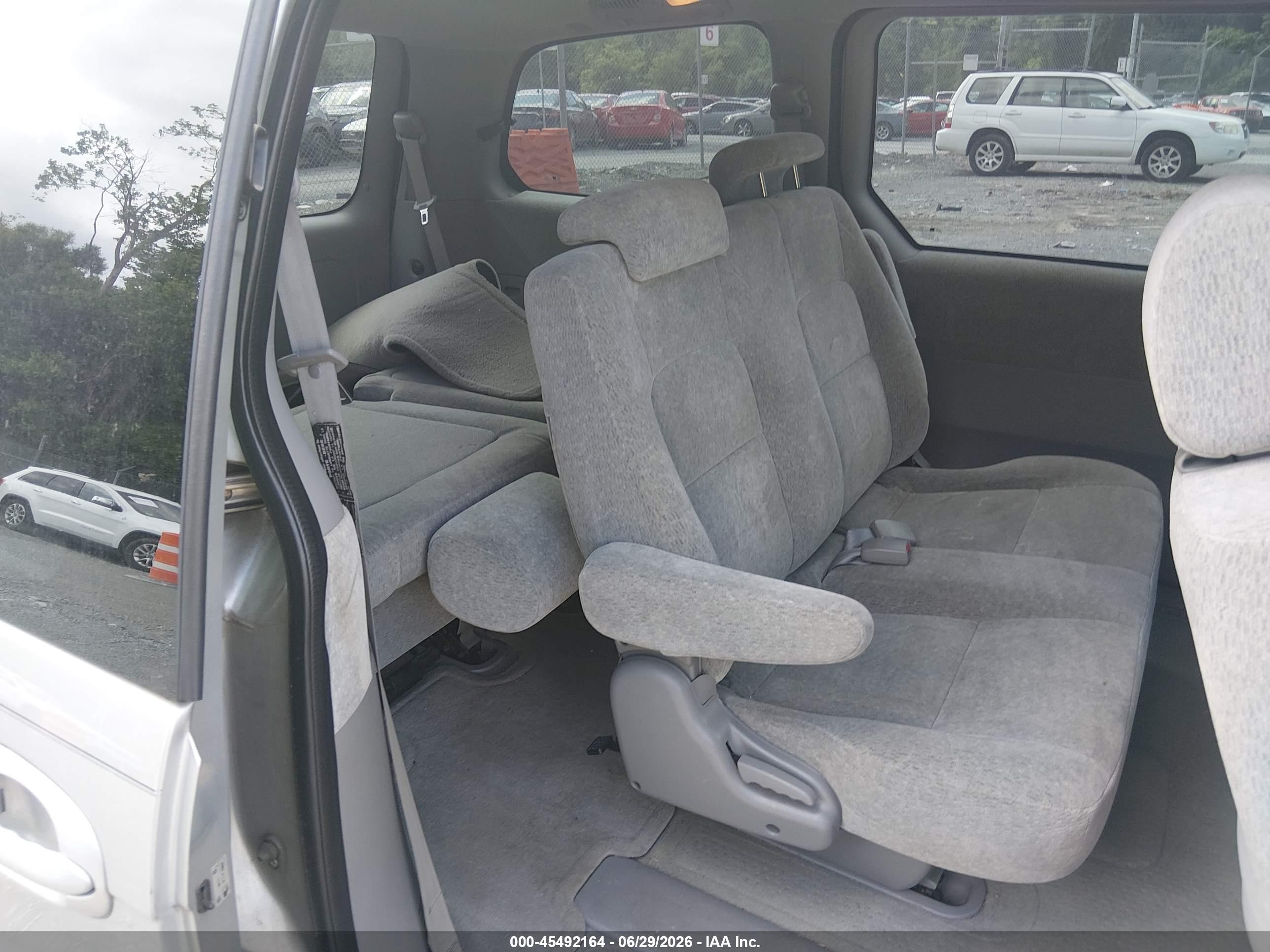 2005 Kia Sedona Ex/lx Silver vin: KNDUP132856726953