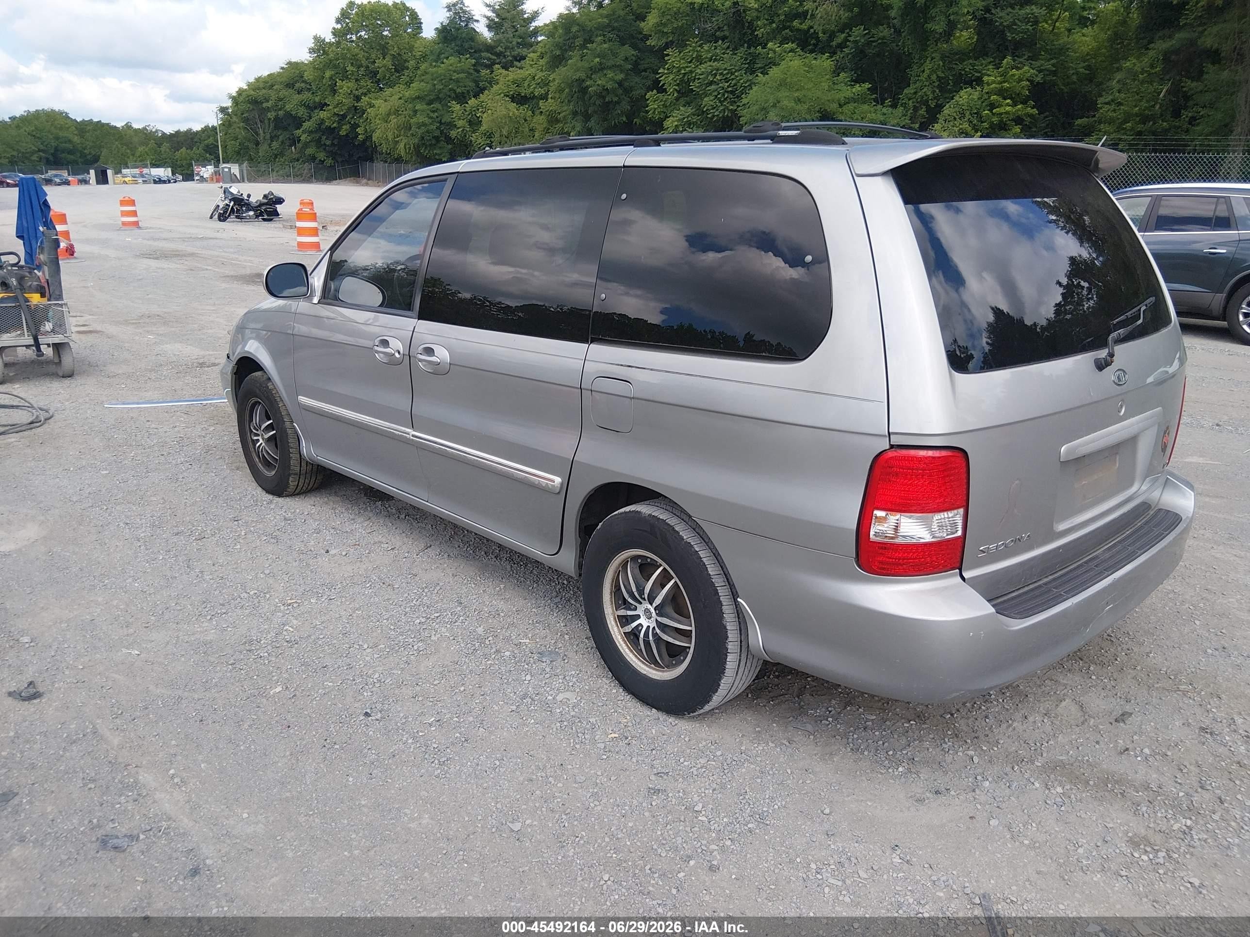 2005 Kia Sedona Ex/lx Silver vin: KNDUP132856726953