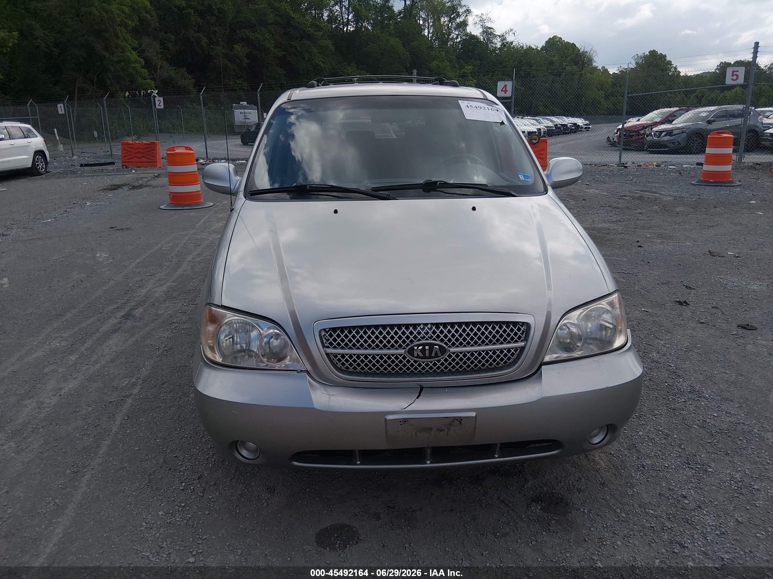 2005 Kia Sedona Ex/lx Silver vin: KNDUP132856726953