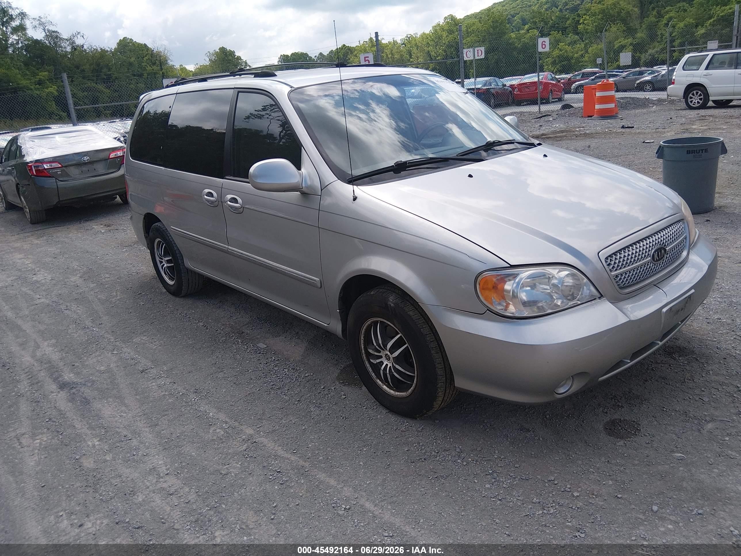 2005 Kia Sedona Ex/lx Silver vin: KNDUP132856726953
