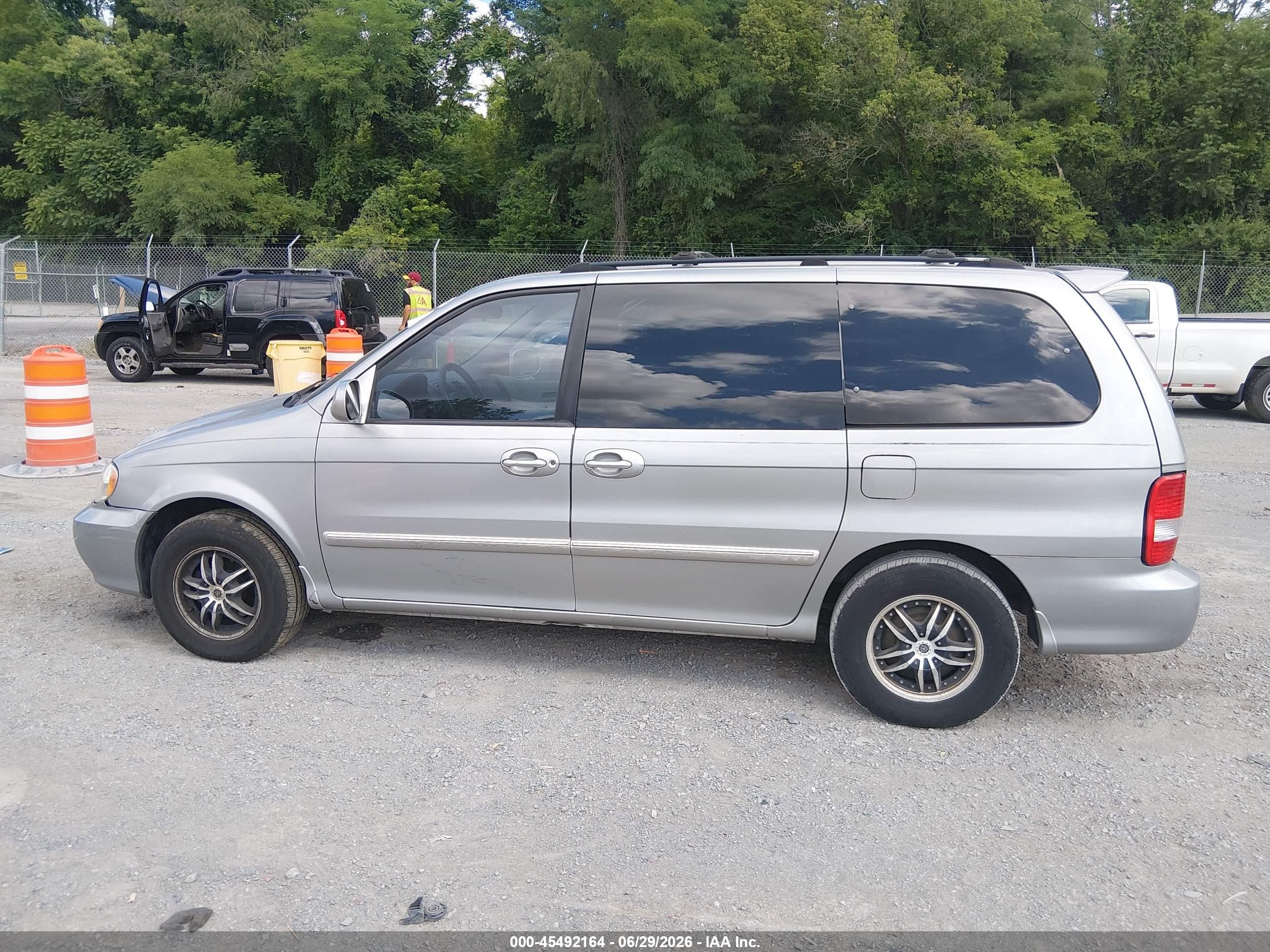 2005 Kia Sedona Ex/lx Silver vin: KNDUP132856726953