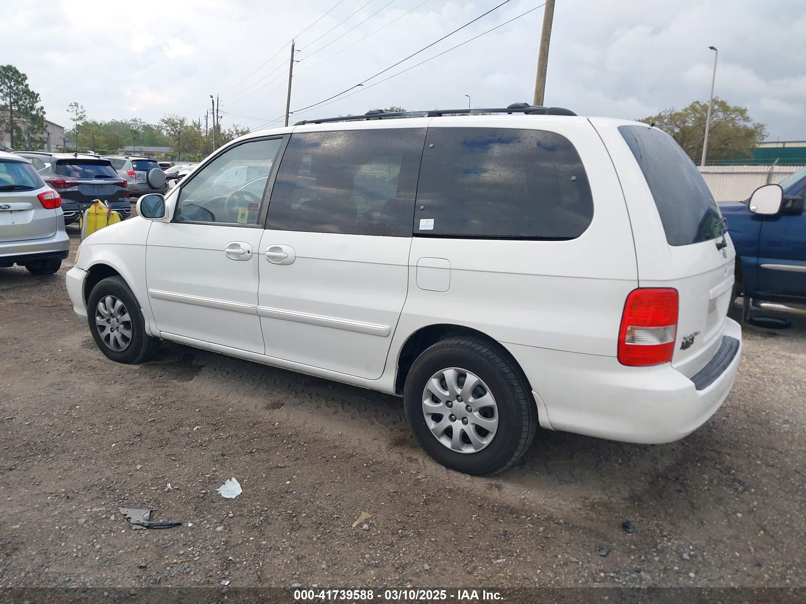 2005 Kia Sedona Ex/lx White vin: KNDUP132956679092