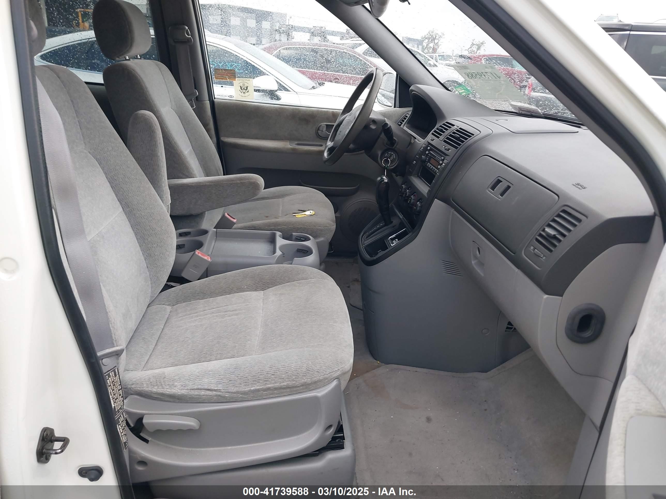 2005 Kia Sedona Ex/lx White vin: KNDUP132956679092