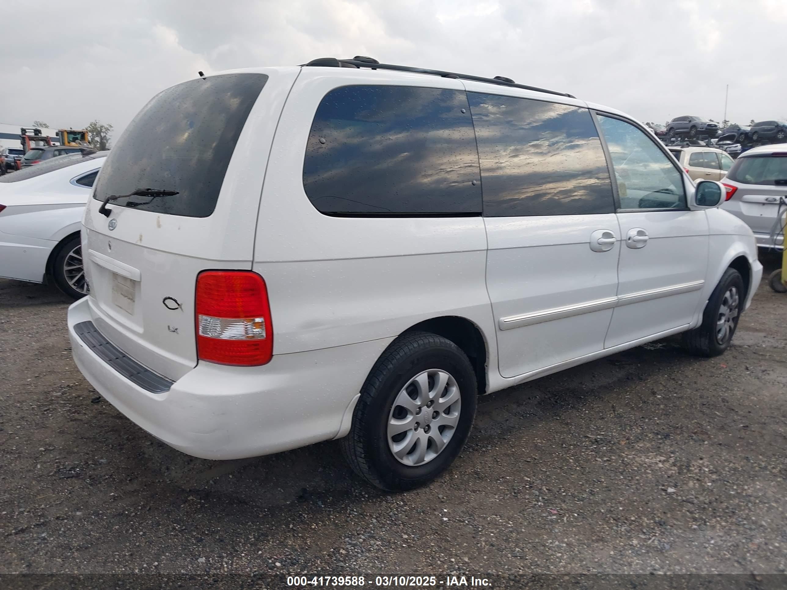 2005 Kia Sedona Ex/lx White vin: KNDUP132956679092