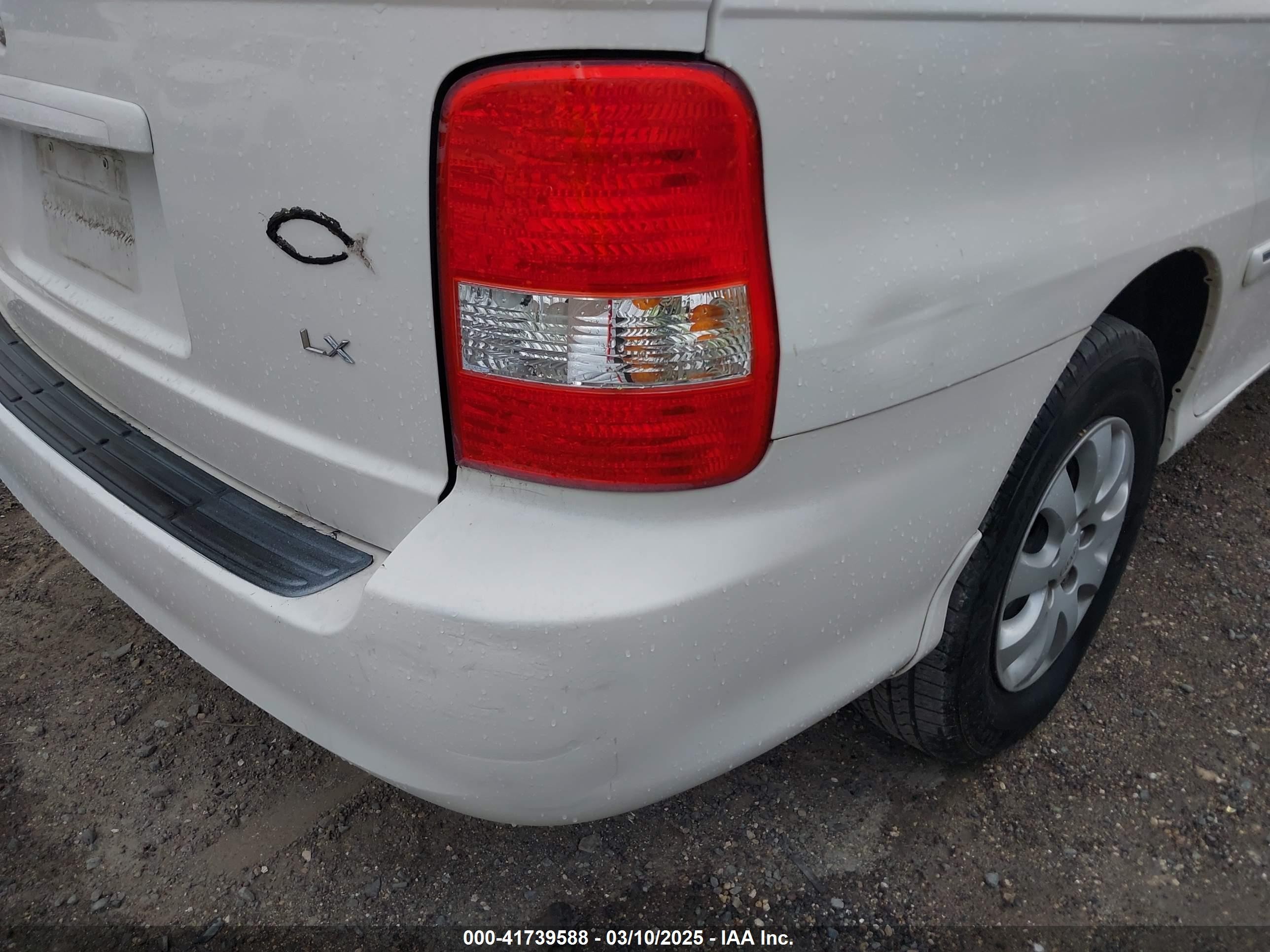 2005 Kia Sedona Ex/lx White vin: KNDUP132956679092