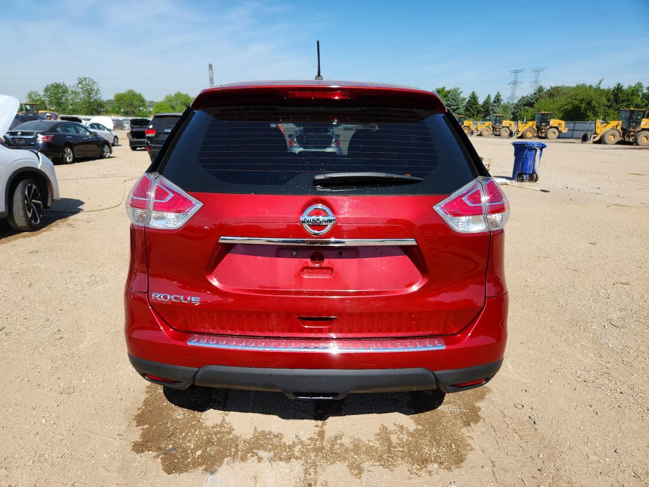 2015 Nissan Rogue S Red vin: KNMAT2MT0FP518430