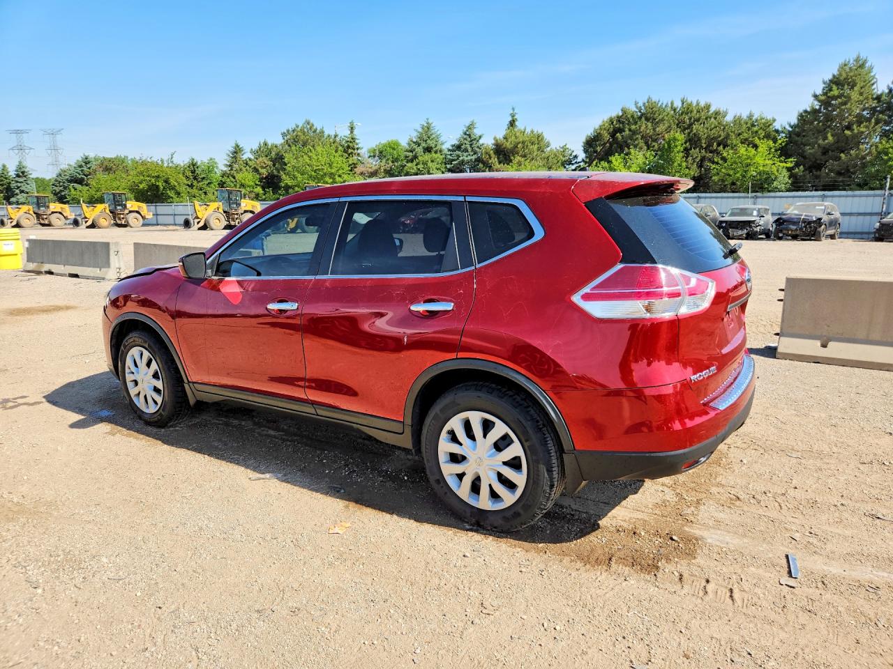 2015 Nissan Rogue S Red vin: KNMAT2MT0FP518430