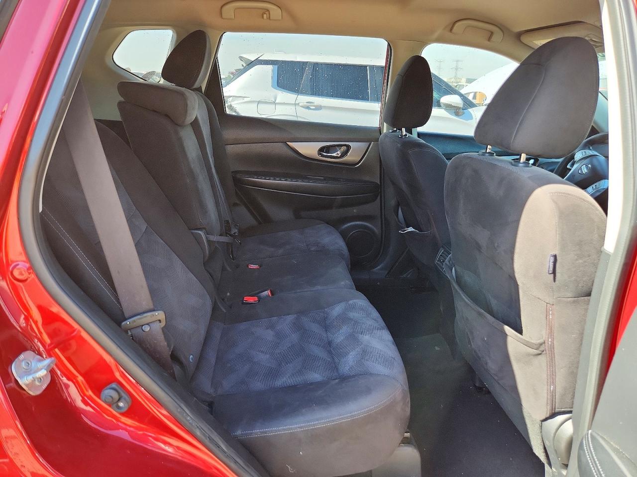 2015 Nissan Rogue S Red vin: KNMAT2MT0FP518430