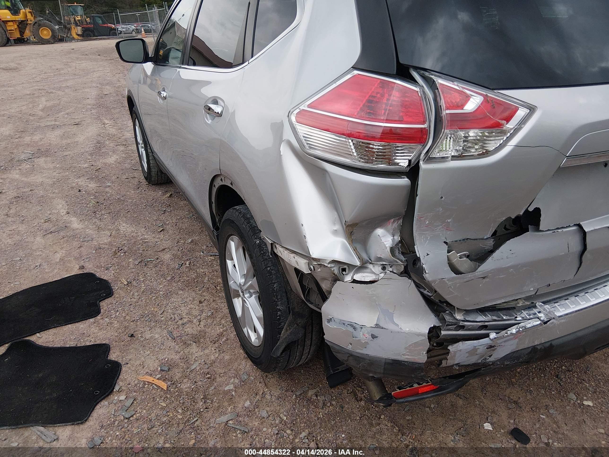 2015 Nissan Rogue Sv Silver vin: KNMAT2MT0FP541612