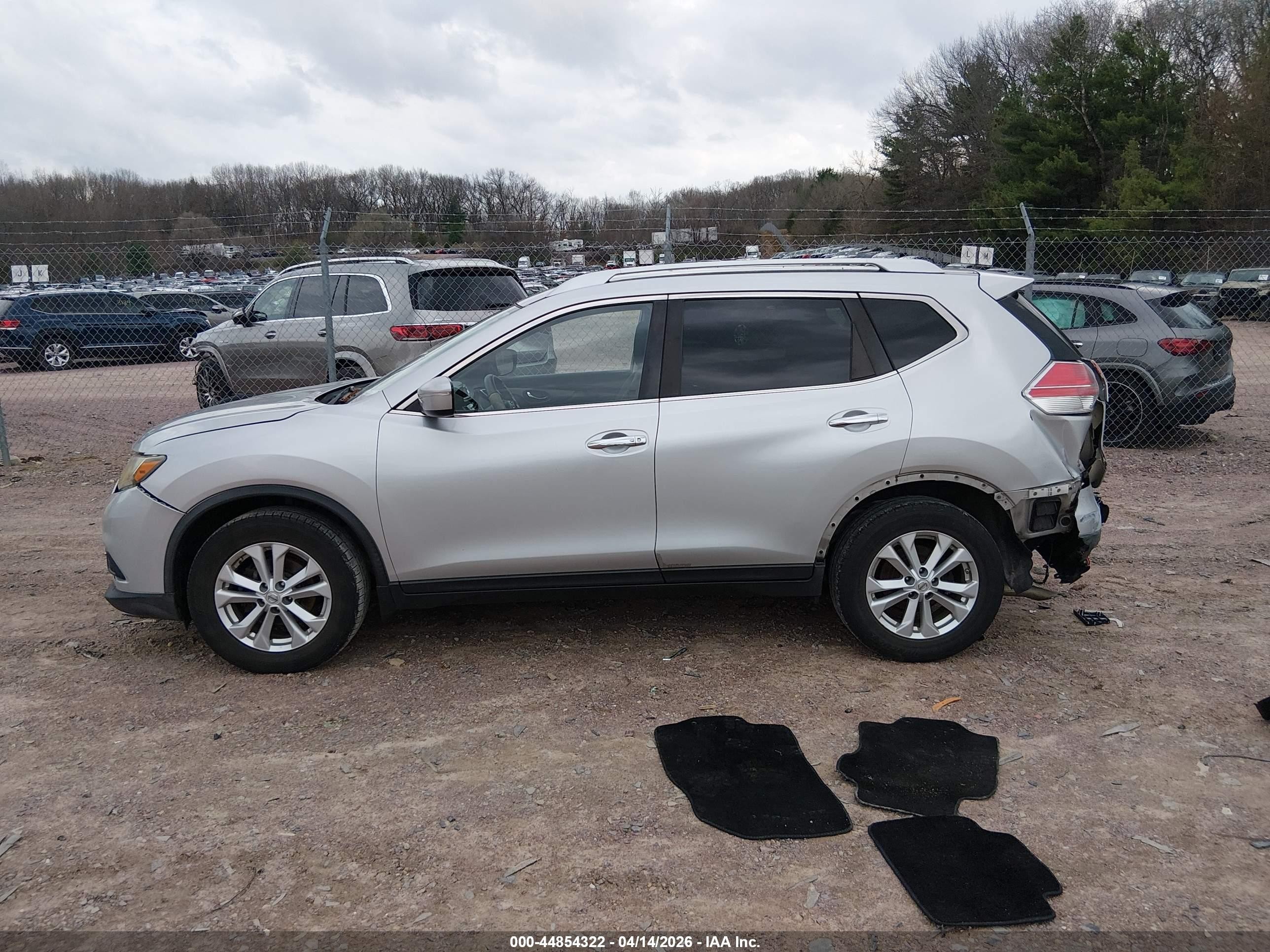2015 Nissan Rogue Sv Silver vin: KNMAT2MT0FP541612