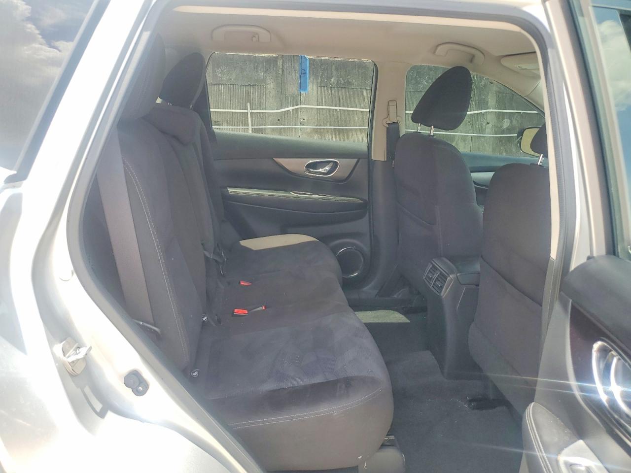 2015 Nissan Rogue Sv Silver vin: KNMAT2MT0FP575503