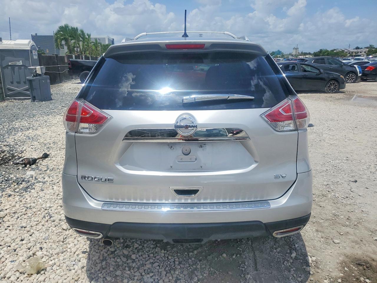 2015 Nissan Rogue Sv Silver vin: KNMAT2MT0FP575503