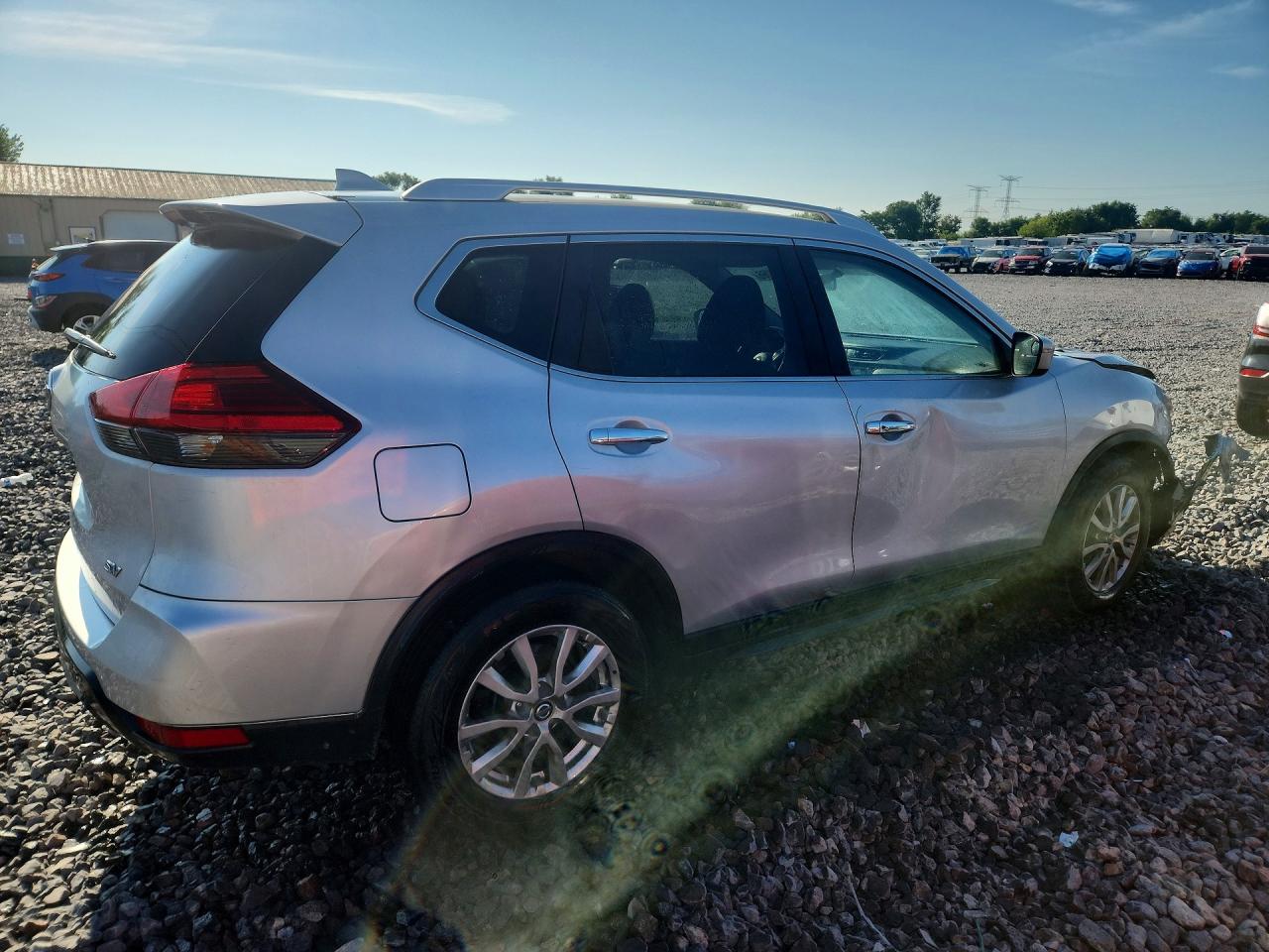 2017 Nissan Rogue Sv Silver vin: KNMAT2MT0HP518866