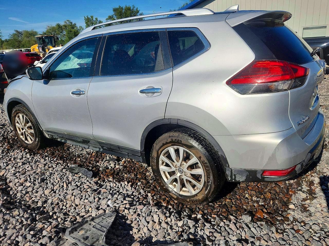 2017 Nissan Rogue Sv Silver vin: KNMAT2MT0HP518866
