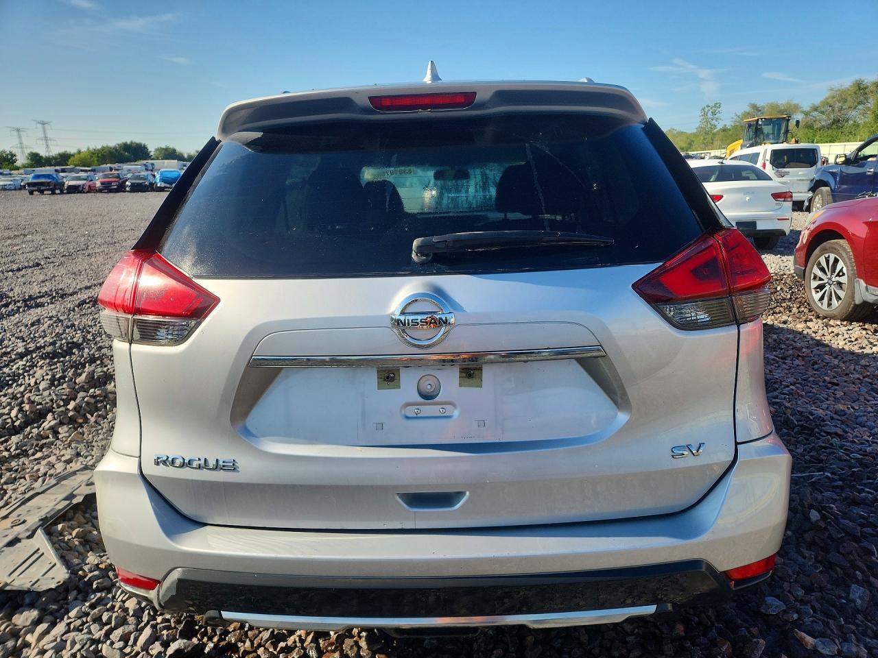 2017 Nissan Rogue Sv Silver vin: KNMAT2MT0HP518866
