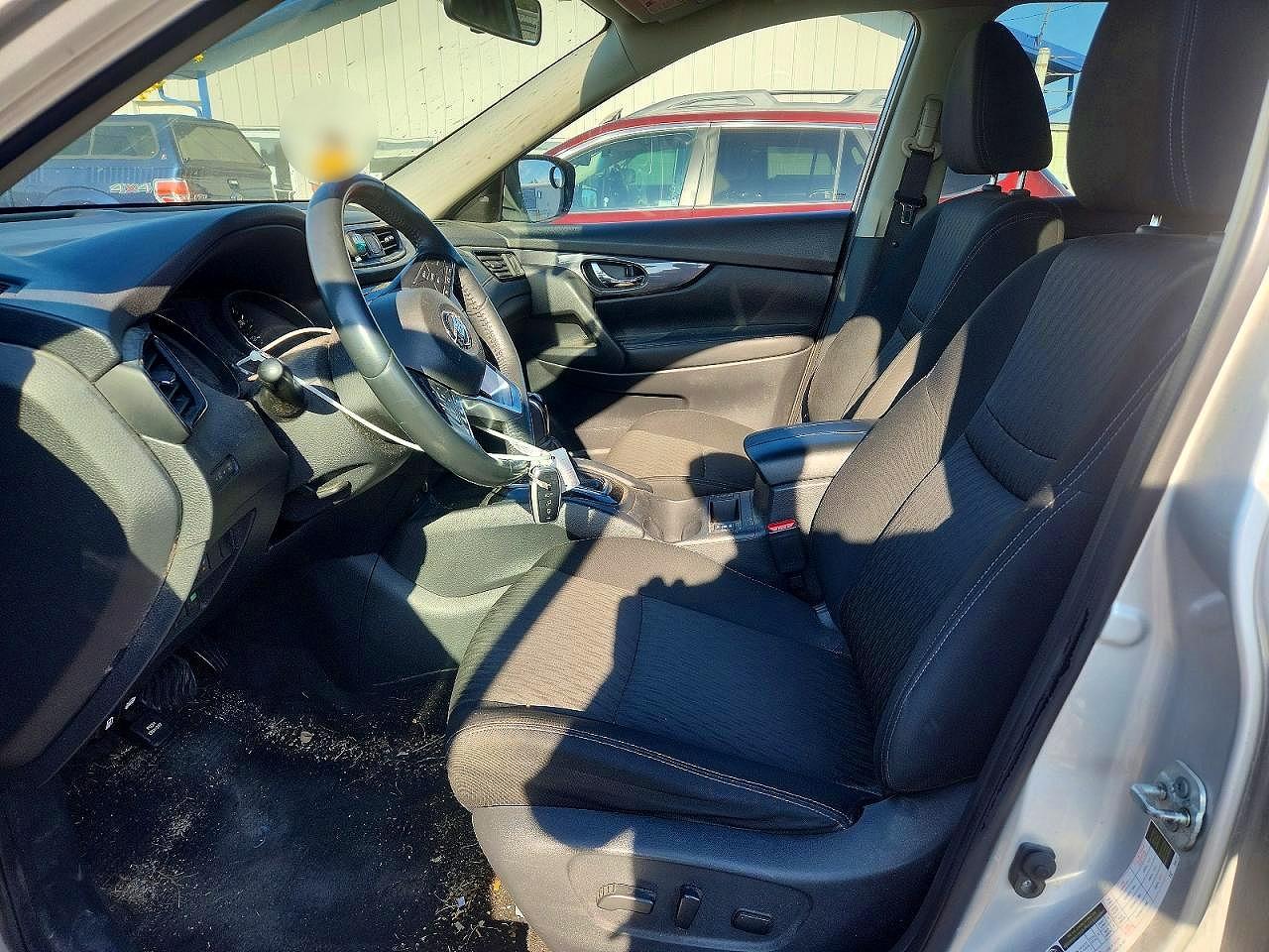 2017 Nissan Rogue Sv Silver vin: KNMAT2MT0HP518866