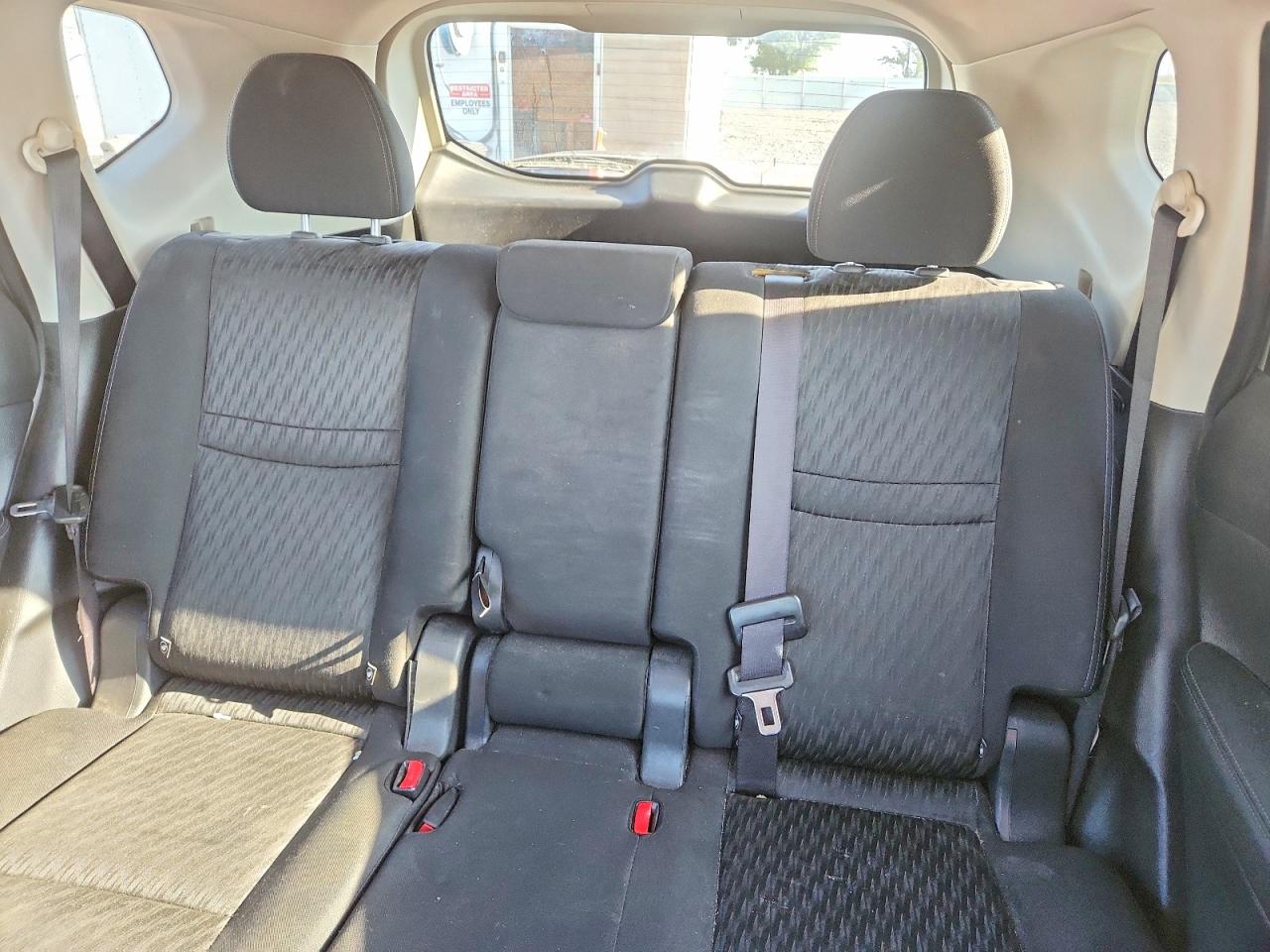 2017 Nissan Rogue Sv Silver vin: KNMAT2MT0HP518866