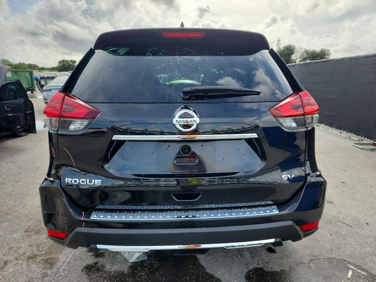 2018 Nissan Rogue Sv Black vin: KNMAT2MT0JP621940