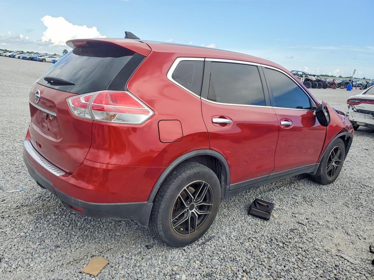 2015 Nissan Rogue S Burgundy vin: KNMAT2MT1FP556314