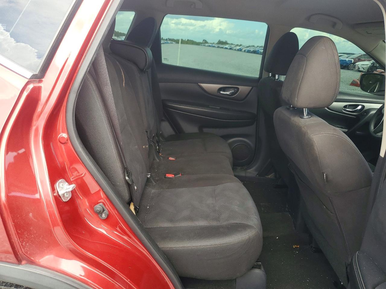 2015 Nissan Rogue S Burgundy vin: KNMAT2MT1FP556314