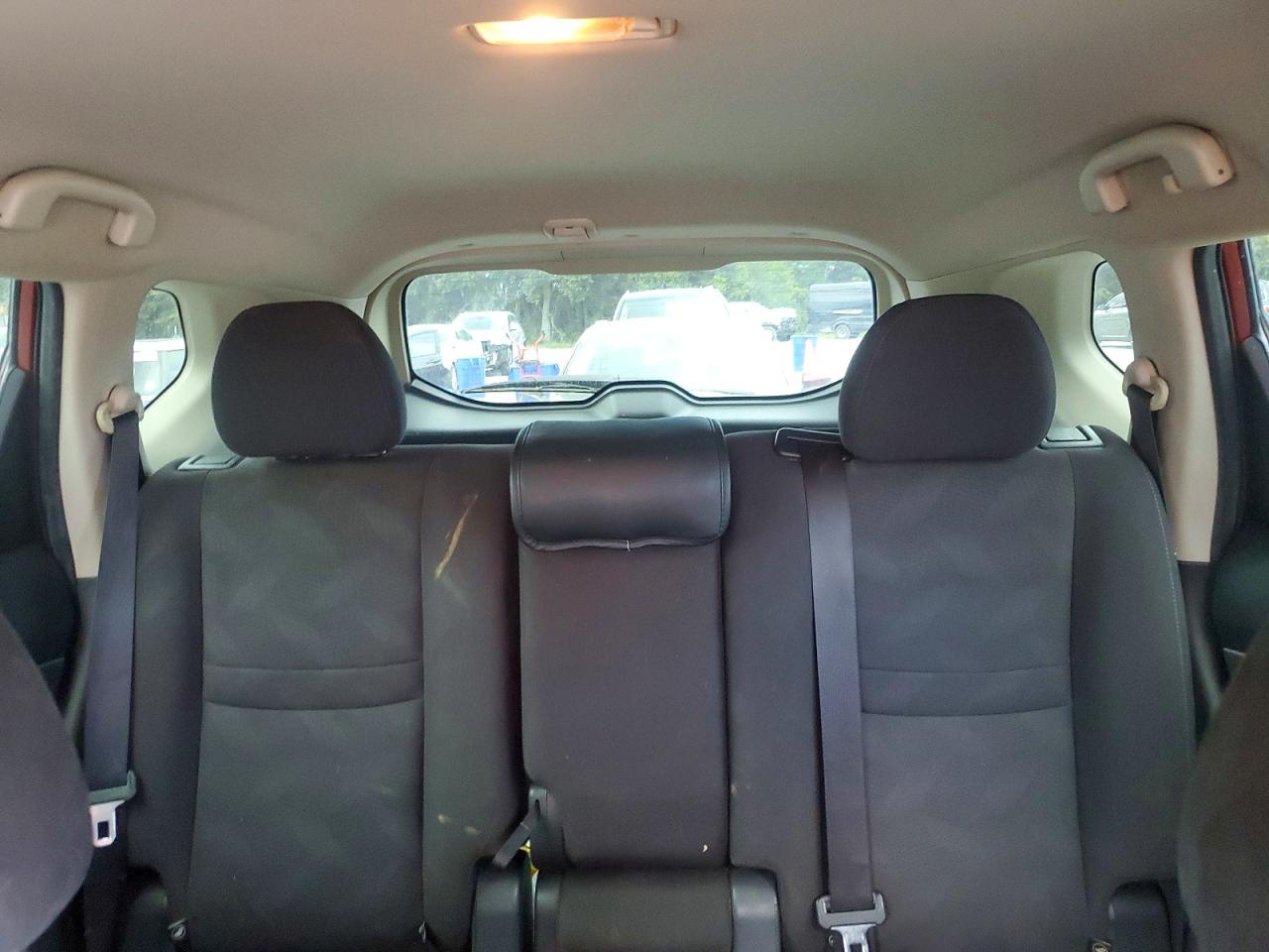 2015 Nissan Rogue S Burgundy vin: KNMAT2MT1FP556314