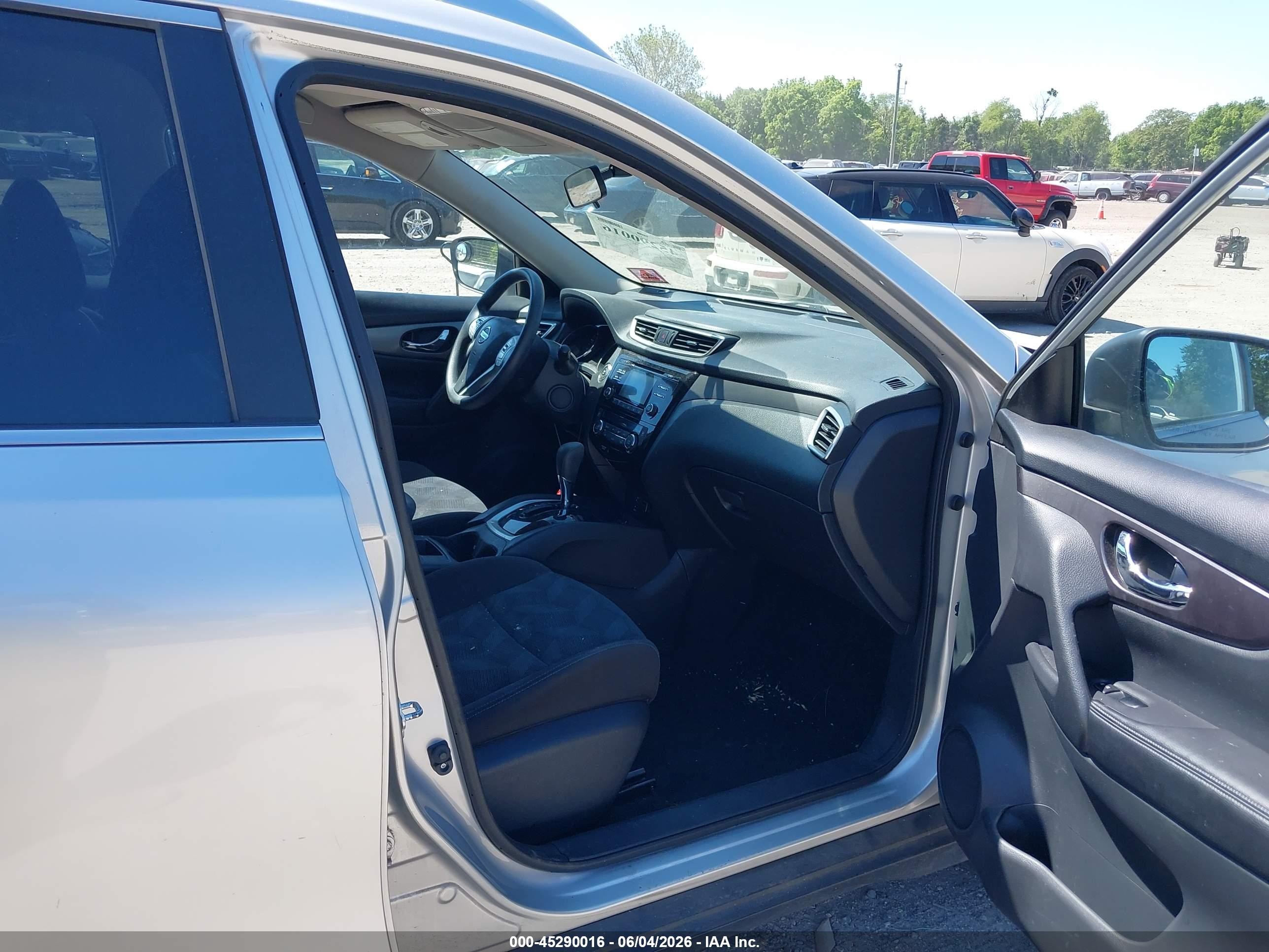 2015 Nissan Rogue Sv Silver vin: KNMAT2MT1FP575431