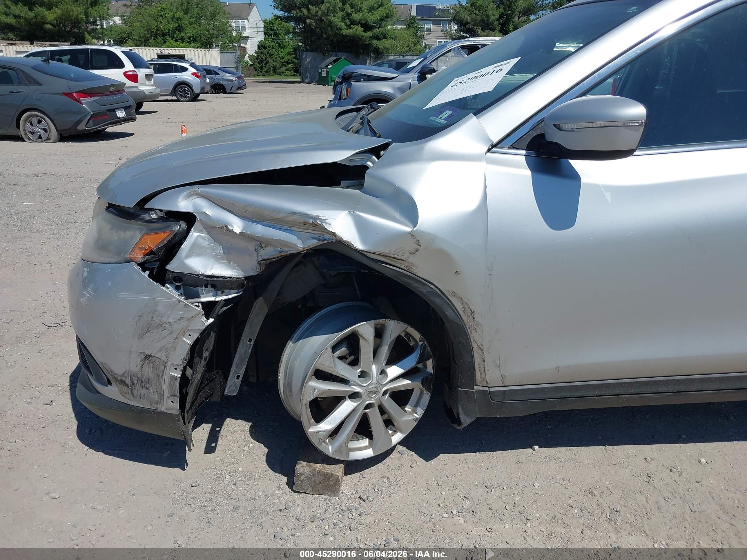 2015 Nissan Rogue Sv Silver vin: KNMAT2MT1FP575431