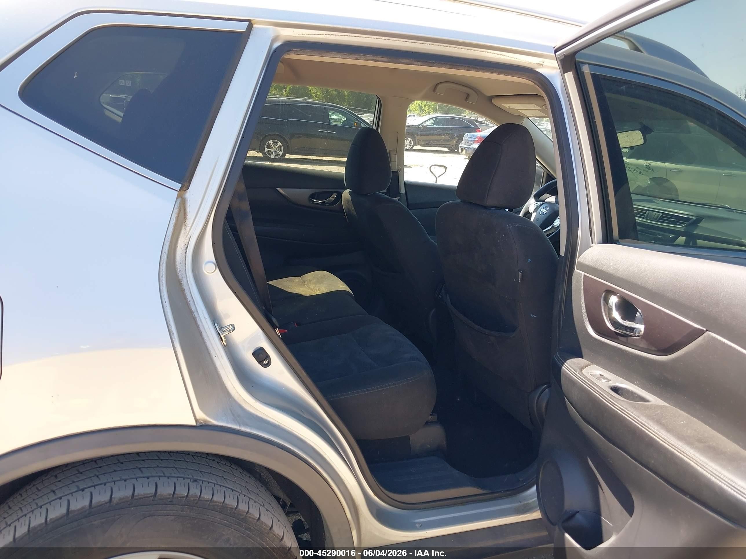 2015 Nissan Rogue Sv Silver vin: KNMAT2MT1FP575431