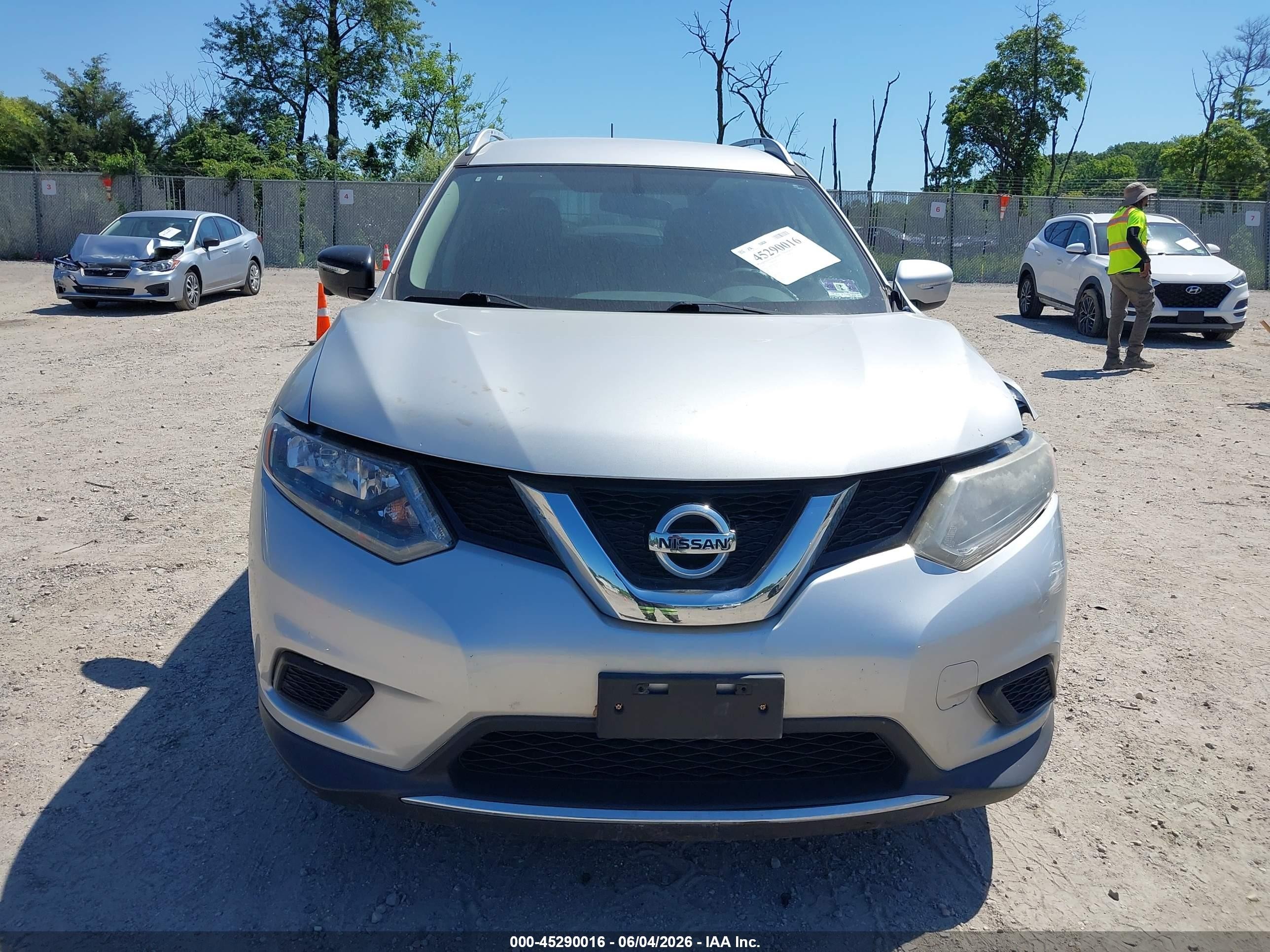 2015 Nissan Rogue Sv Silver vin: KNMAT2MT1FP575431