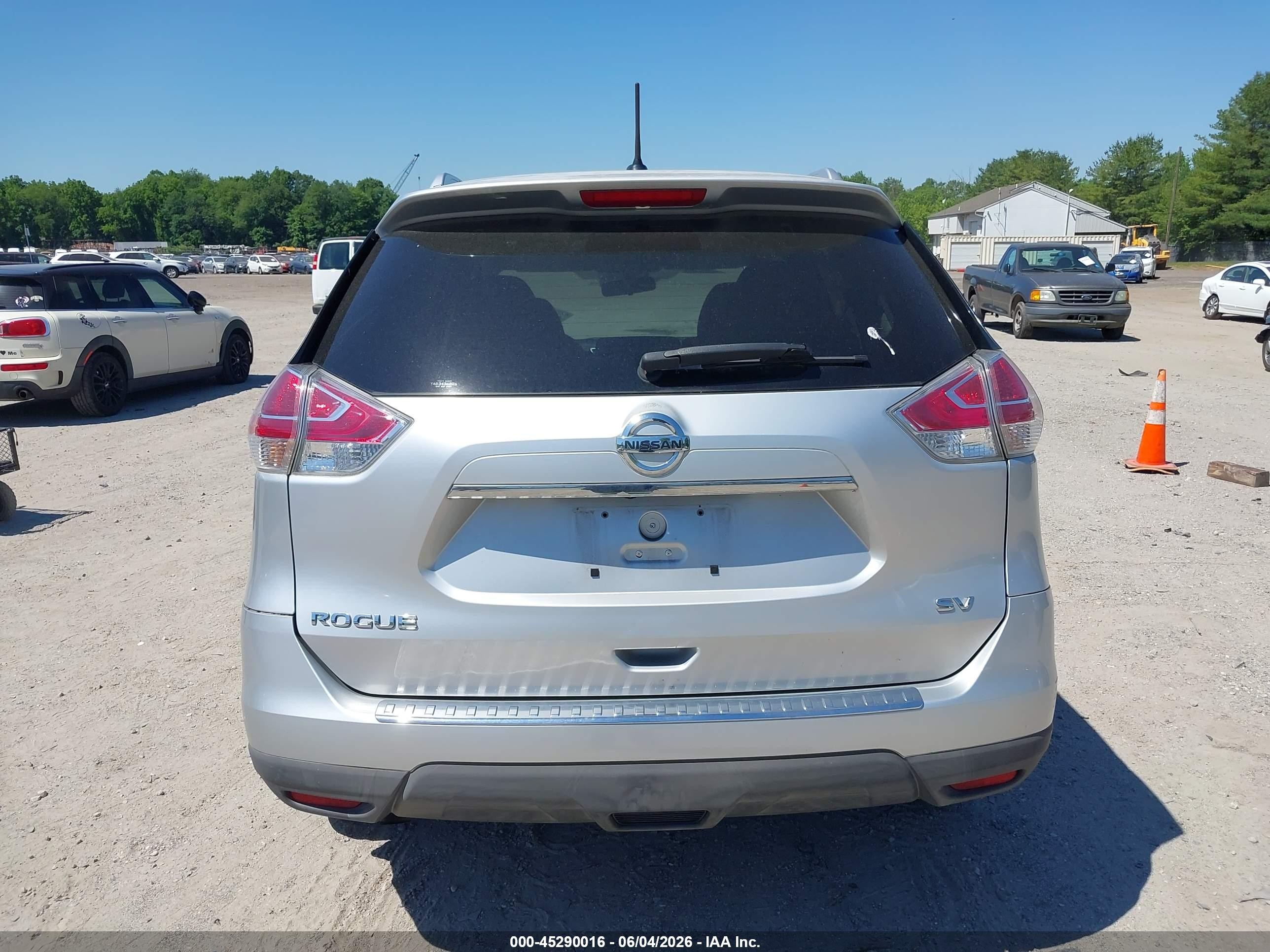 2015 Nissan Rogue Sv Silver vin: KNMAT2MT1FP575431