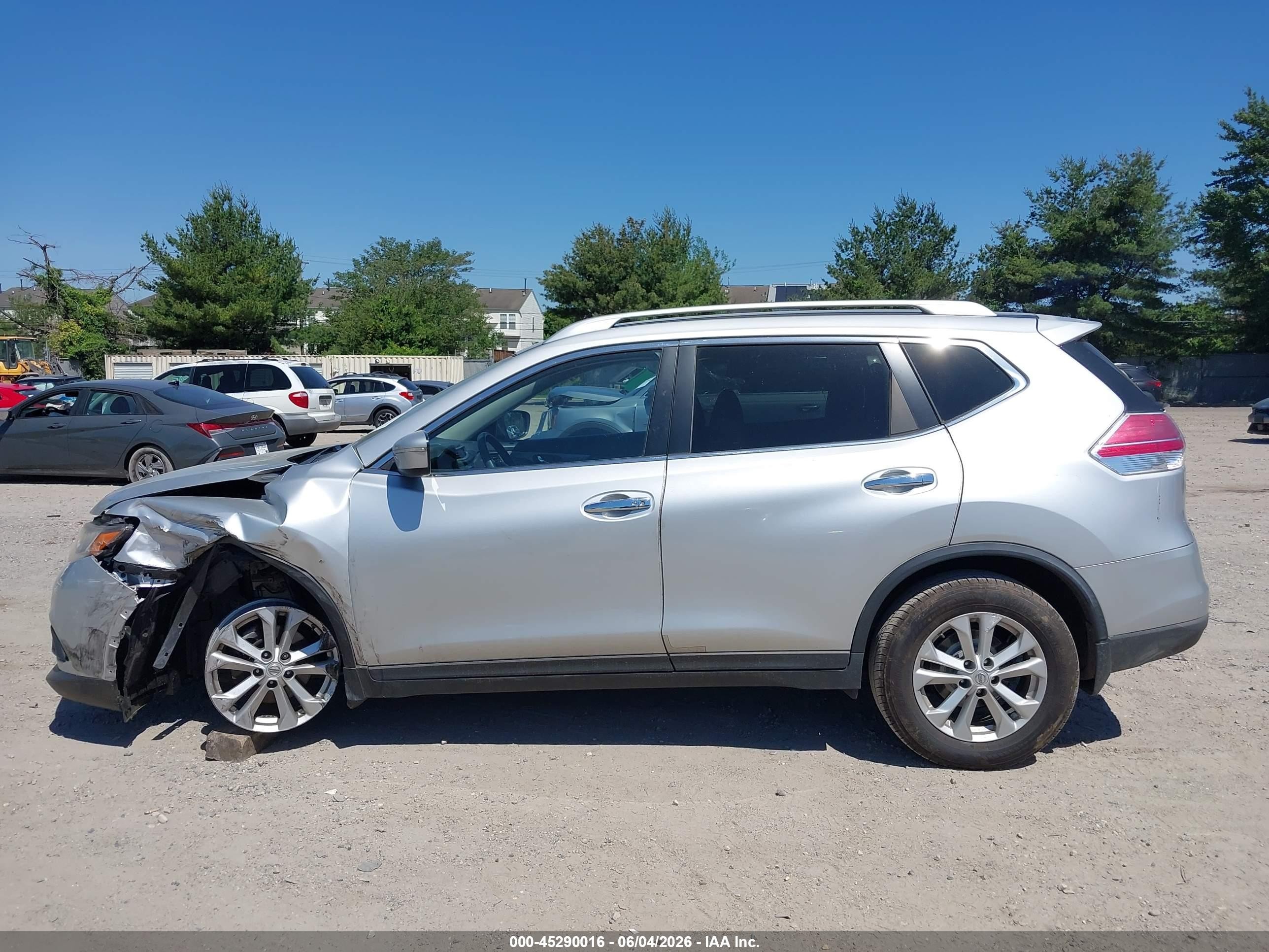 2015 Nissan Rogue Sv Silver vin: KNMAT2MT1FP575431