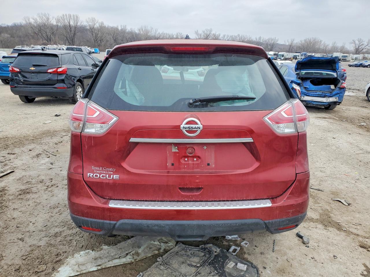 2015 Nissan Rogue S Red vin: KNMAT2MT1FP578488