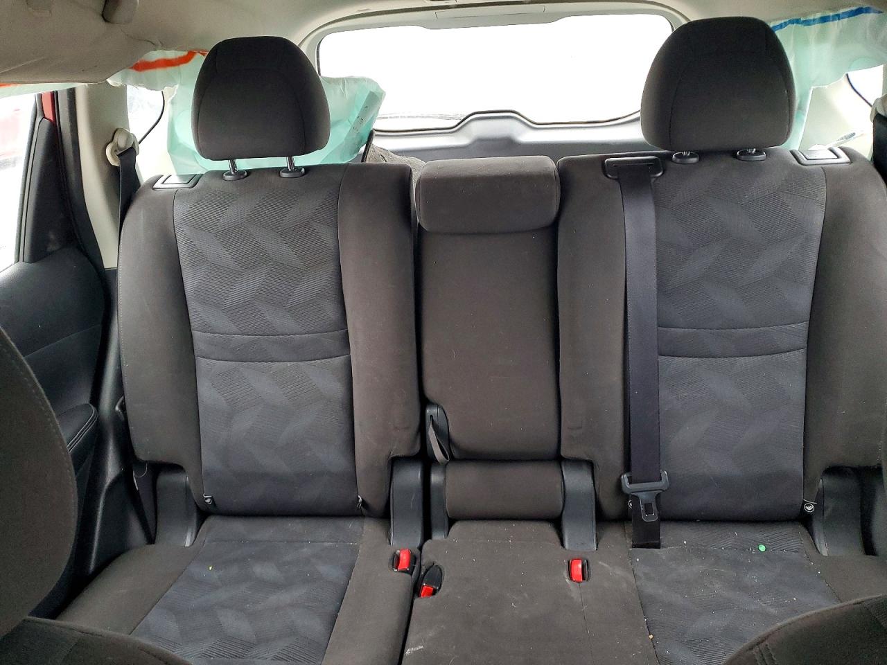 2015 Nissan Rogue S Red vin: KNMAT2MT1FP578488