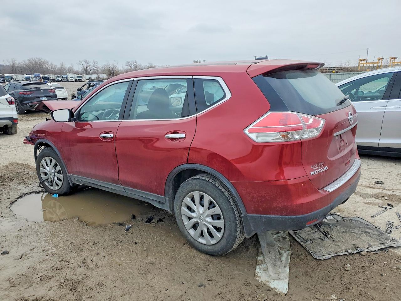 2015 Nissan Rogue S Red vin: KNMAT2MT1FP578488