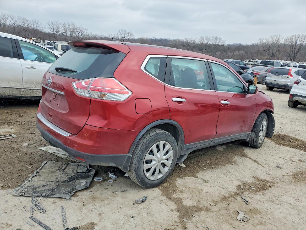 2015 Nissan Rogue S Red vin: KNMAT2MT1FP578488