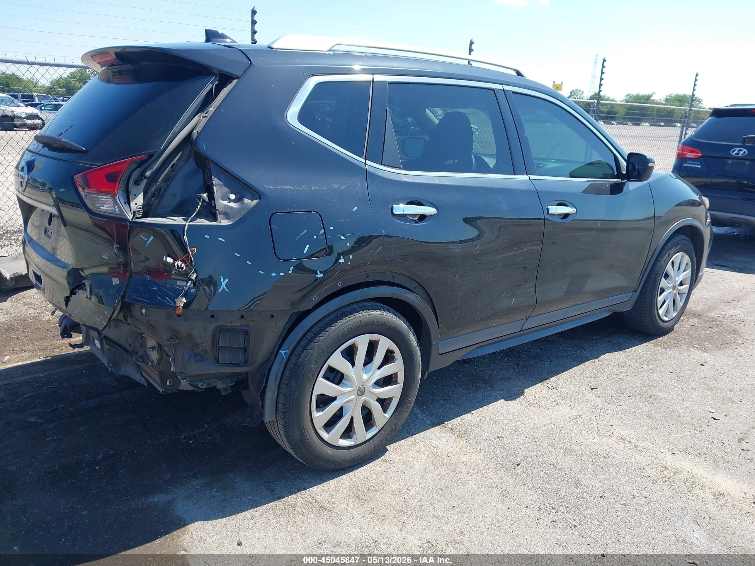 2017 Nissan Rogue S Черный vin: KNMAT2MT1HP522747