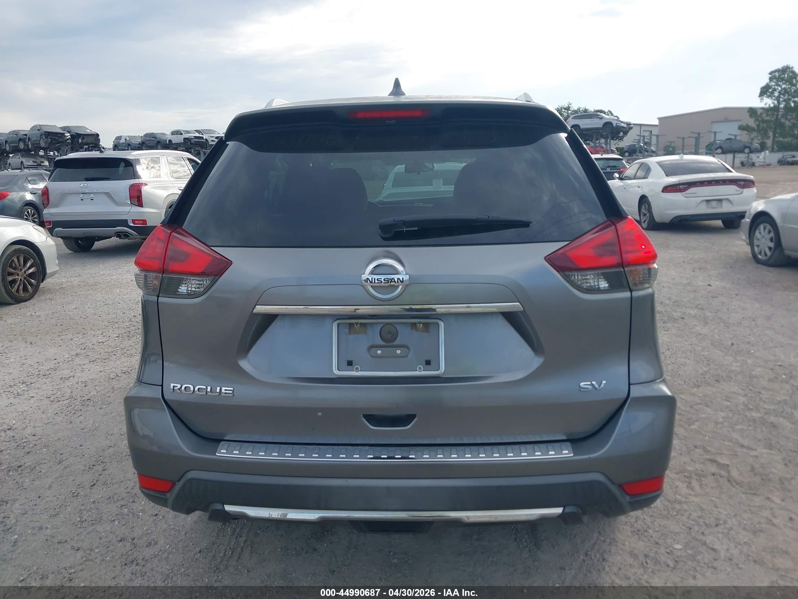 2017 Nissan Rogue Sv Gray vin: KNMAT2MT1HP528807