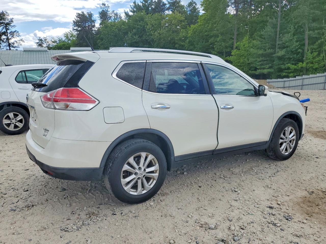 2015 Nissan Rogue Sv White vin: KNMAT2MT2FP523645