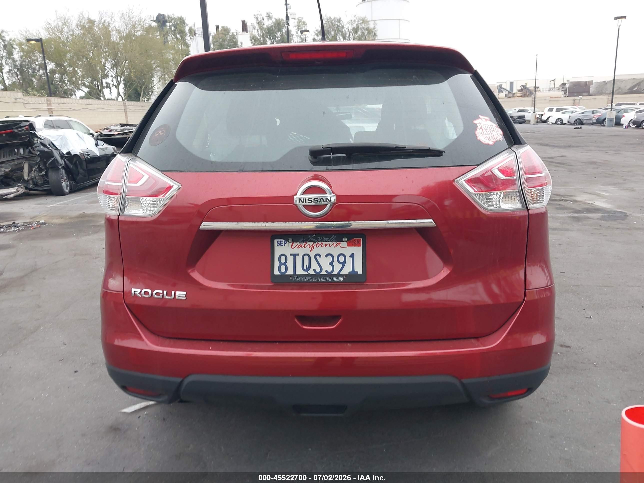 2015 Nissan Rogue S Red vin: KNMAT2MT2FP555236