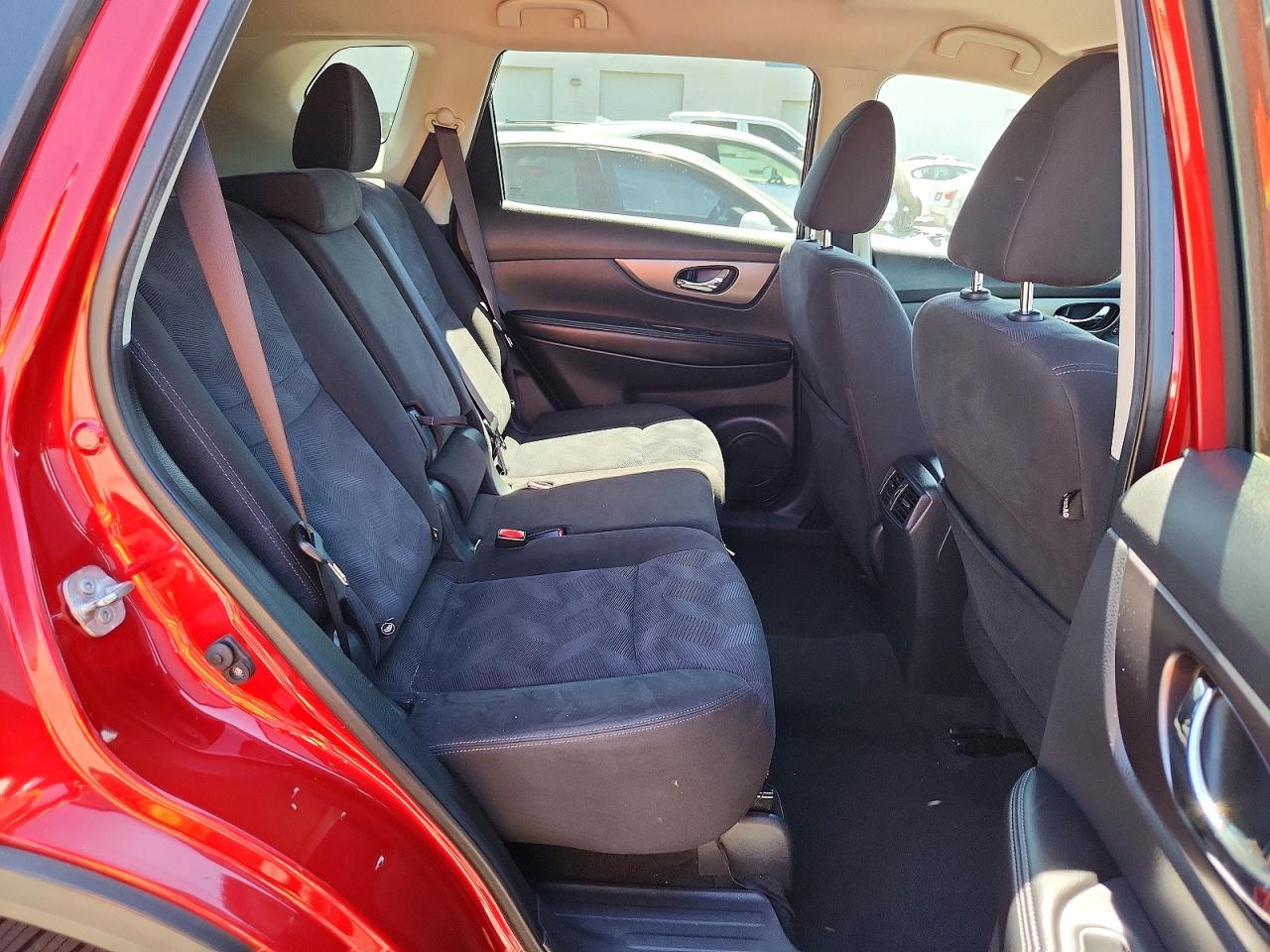 2015 Nissan Rogue Sv Red vin: KNMAT2MT2FP573140