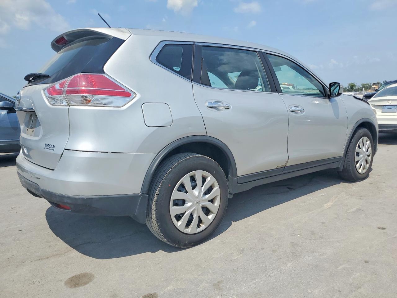 2015 Nissan Rogue S Silver vin: KNMAT2MT2FP576622