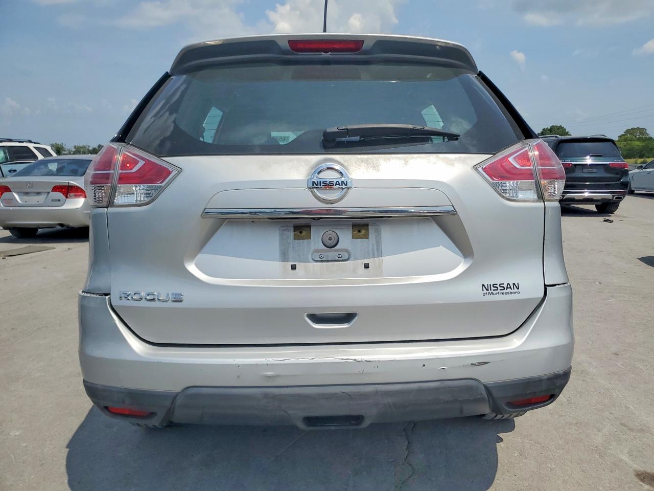 2015 Nissan Rogue S Silver vin: KNMAT2MT2FP576622