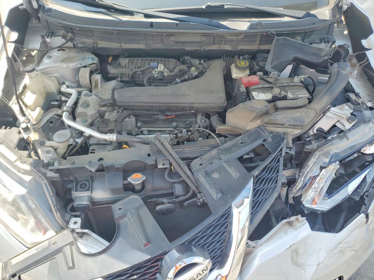 2015 Nissan Rogue S Silver vin: KNMAT2MT2FP576622