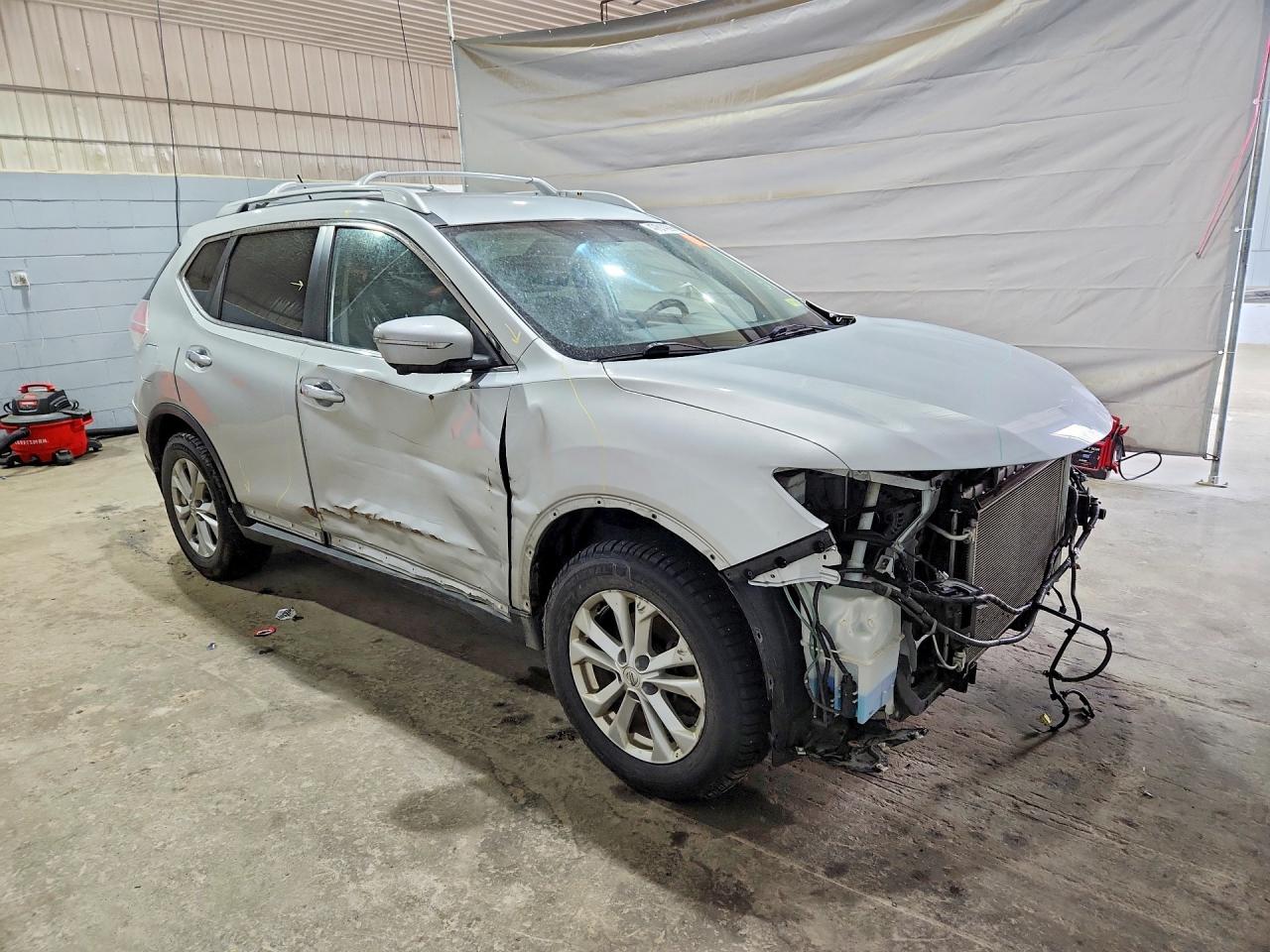 2015 Nissan Rogue Sv Silver vin: KNMAT2MT2FP592156