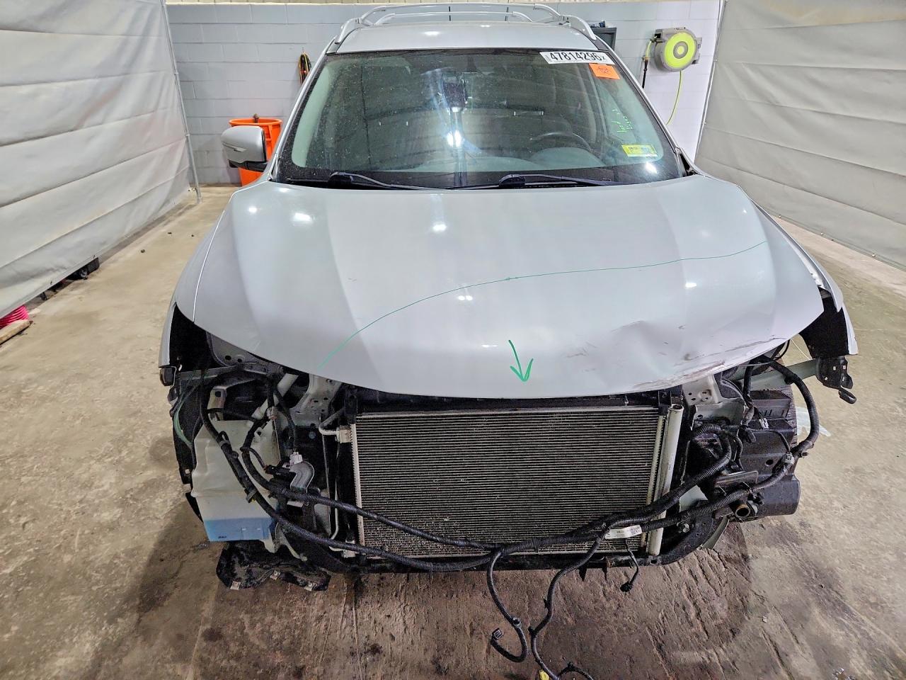 2015 Nissan Rogue Sv Silver vin: KNMAT2MT2FP592156