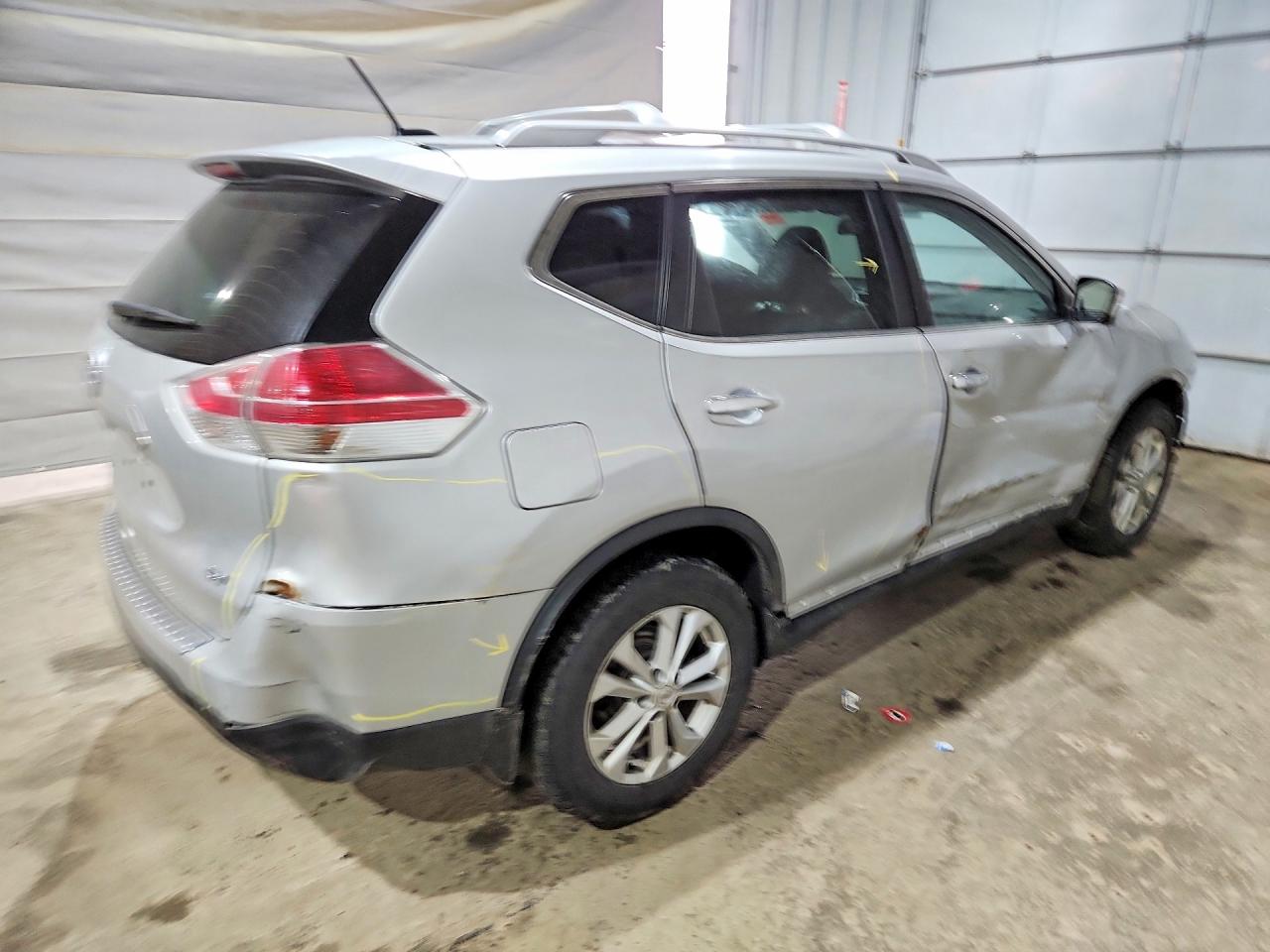 2015 Nissan Rogue Sv Silver vin: KNMAT2MT2FP592156